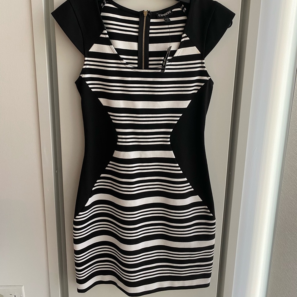 Express black and white dress sz 4 brand new